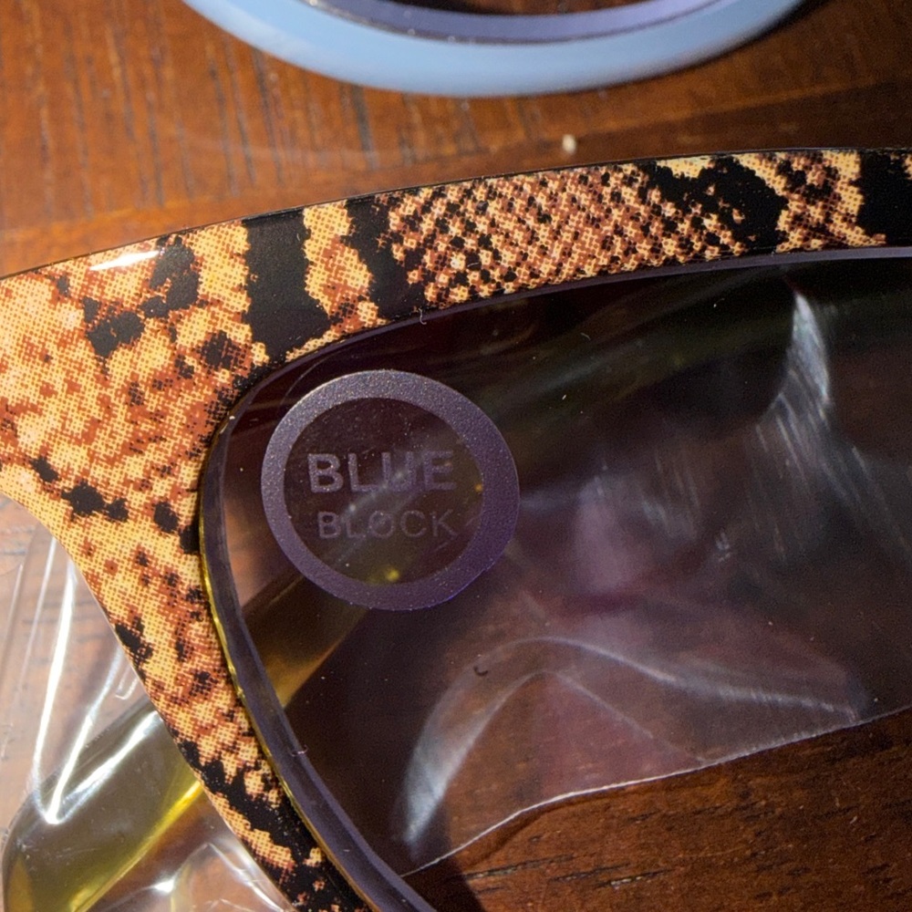 Hummingbird Reading Eyeglasses Set of 5 with Colorful Cases - Picture 6 of 7